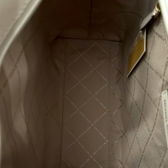 MICHAEL KORS TOTE - Picture 7 of 9